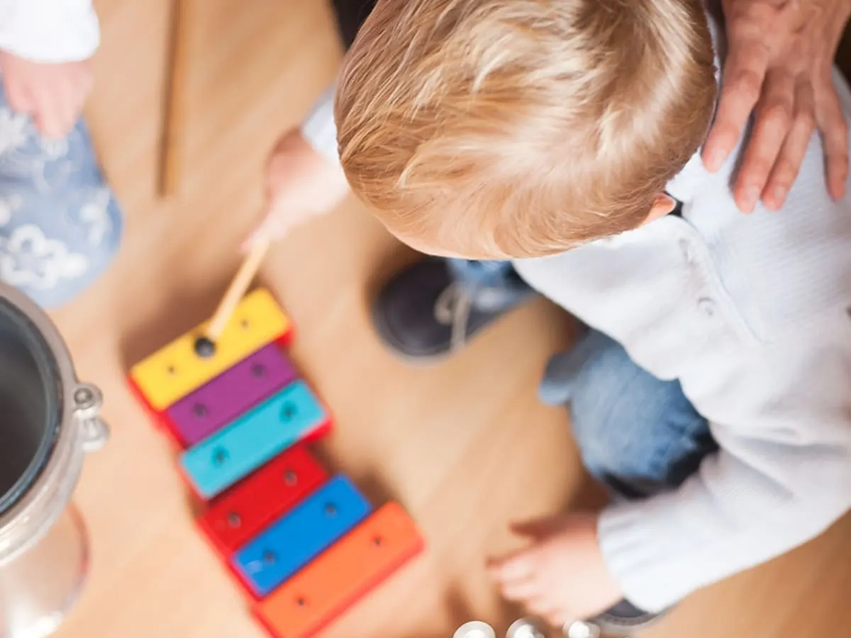Éveil musical bébé