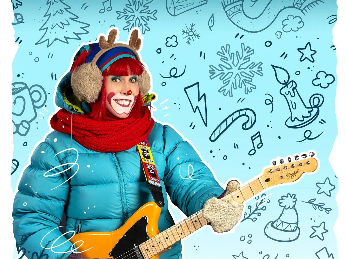 Artiste costumée tenant une guitare