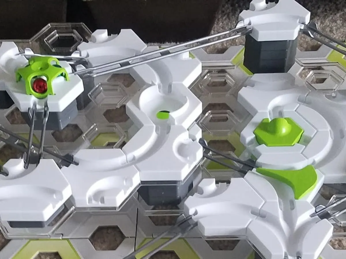 Photo du jouet Gravitrax gris, blanc et vert